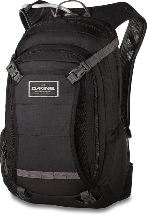 dakine apex backpack.